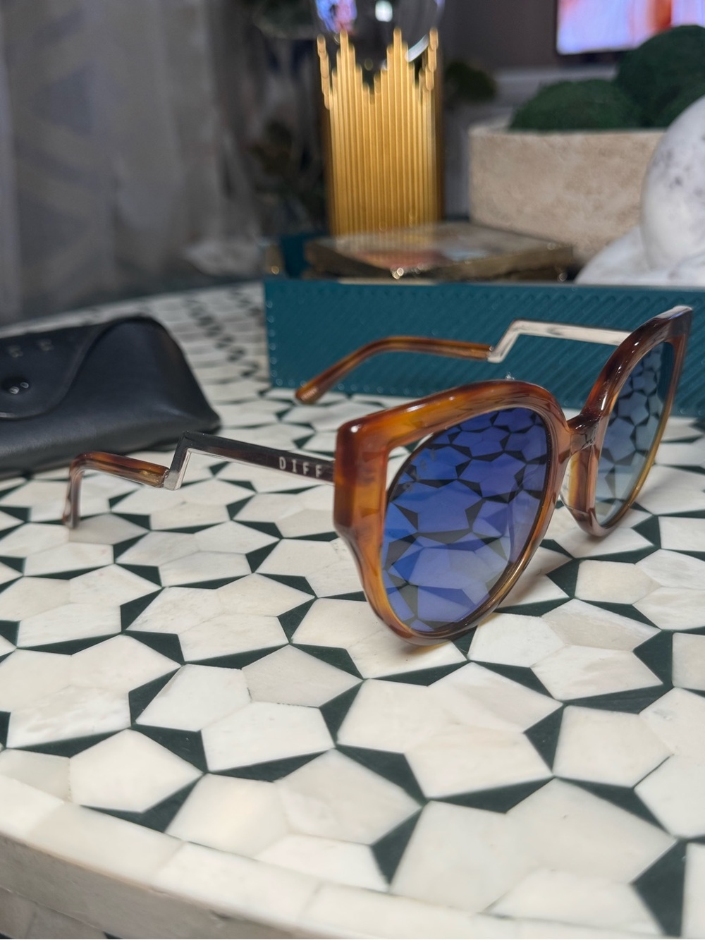 Diff Eyewear Tortoiseshell Frame Sunglasses with Blue Mirrored Lenses - Picture 6 of 11